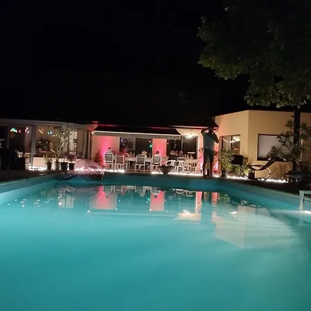 D'hotes Proche Circuit Bed & Breakfast